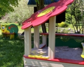 Детская площадка на базе отдыха Резиденция Комела